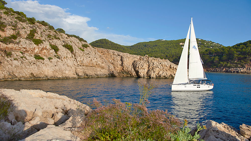 blauwasser_segeln_charter_balearen_ibiza_und_formentera_cala_salada