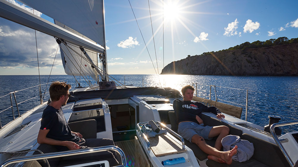 blauwasser_segeln_charter_balearen_ibiza_und_formentera_cockpit