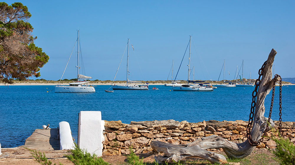 blauwasser_segeln_charter_balearen_ibiza_und_formentera_espalmador_muringfeld