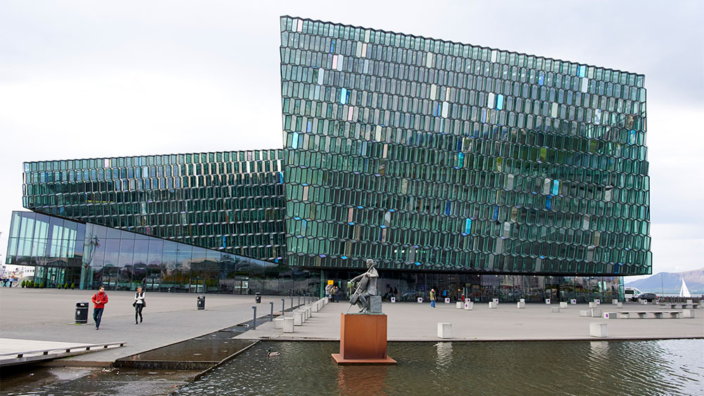 blauwasser_segeln_charter_island_reykjavik_harpa_concert_hall