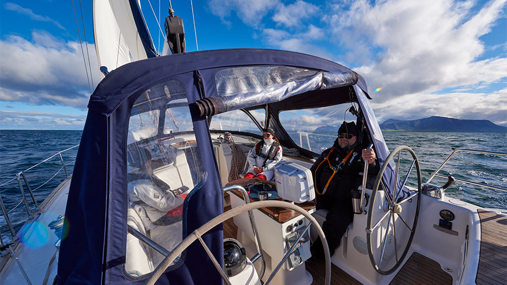 blauwasser_segeln_charter_island_segeln_mit_kuechenbude