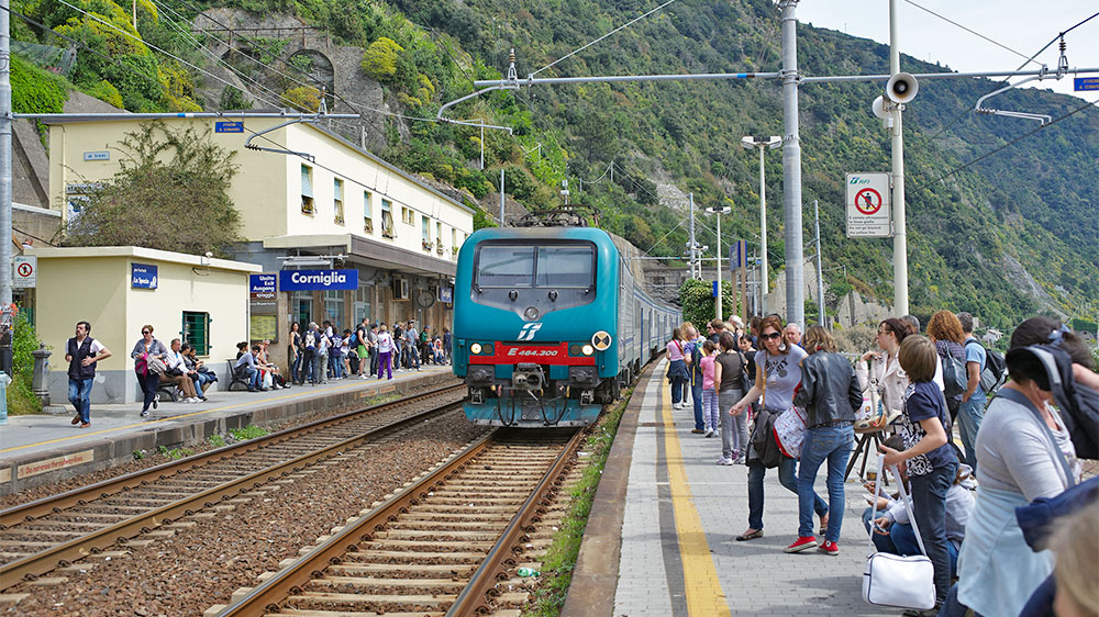 blauwasser_segeln_charter_italien_ligurien_corniglia_bahnhof