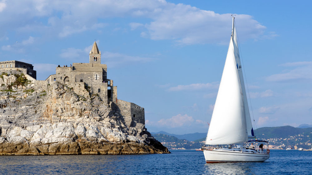 blauwasser_segeln_charter_italien_ligurien_kirche_san_pietro