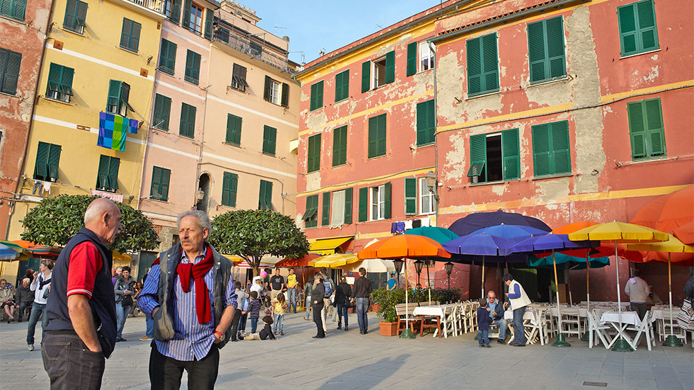 blauwasser_segeln_charter_italien_ligurien_vernazza_dorfplatz
