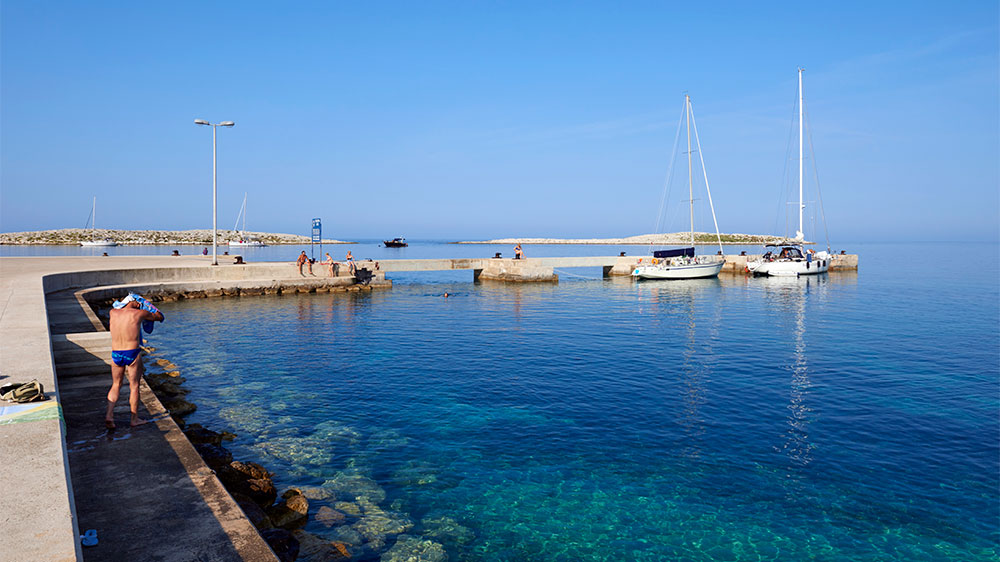 blauwasser_segeln_charter_kroatien_inseln_im_kvarner_premusa_hafenmole
