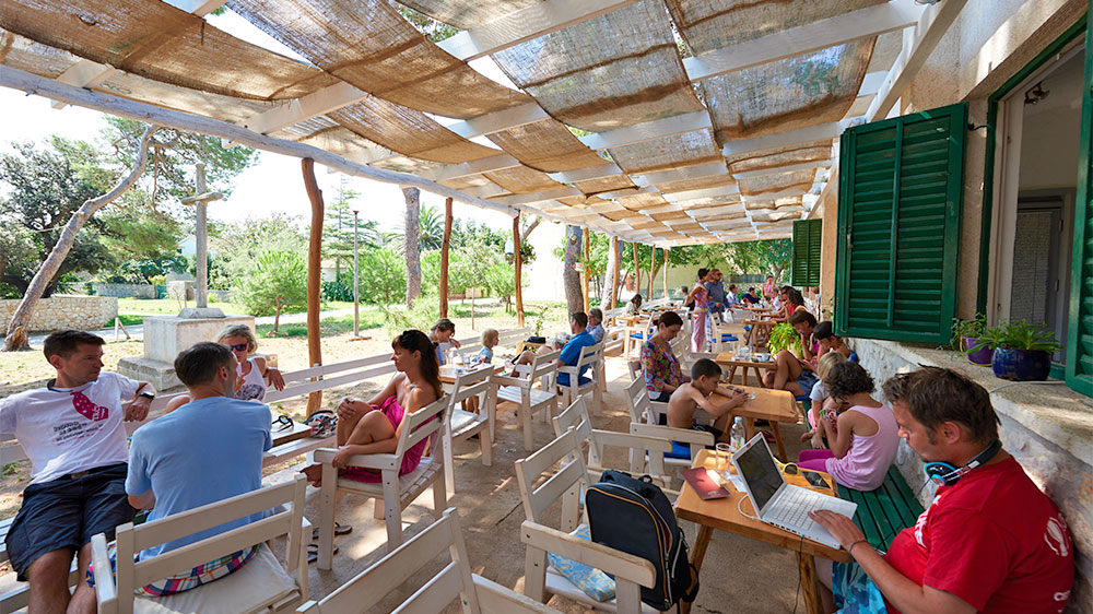 blauwasser_segeln_charter_kroatien_inseln_im_kvarner_silba_cafe