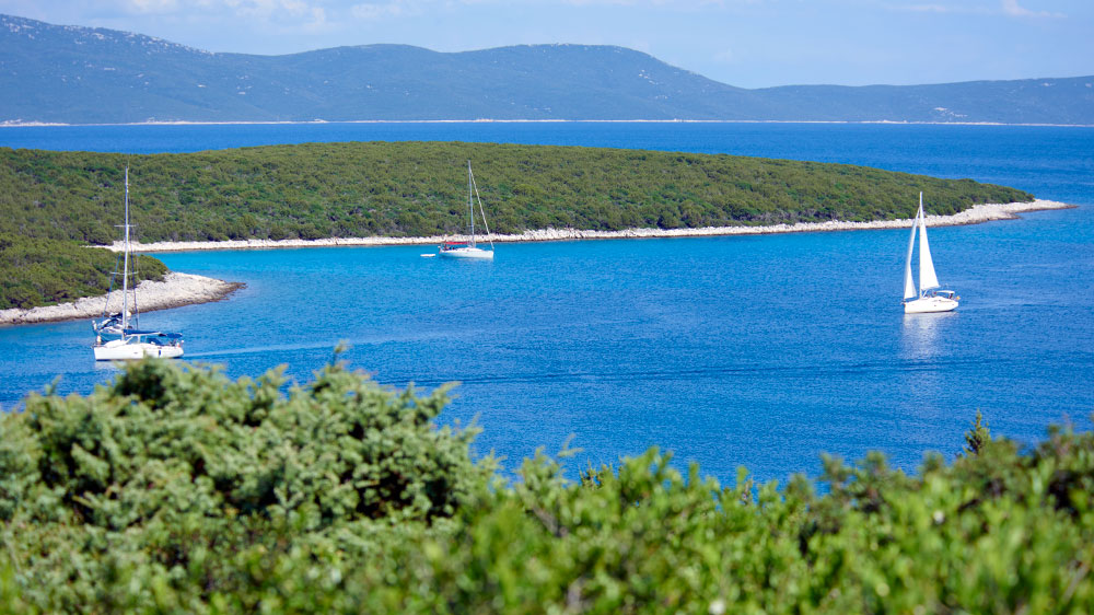 blauwasser_segeln_charter_kroatien_inseln_im_kvarner_wind_und_wetter