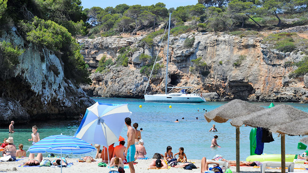 blauwasser_segeln_charter_mallorca_nahziele_palma_cala_pi_ankerlieger