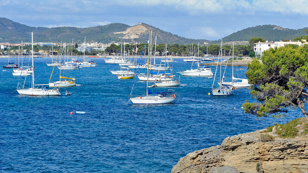blauwasser_segeln_charter_mallorca_nahziele_palma_haefen_und_ankerplaetze