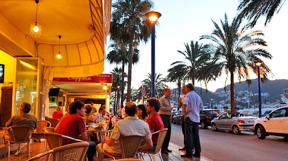 blauwasser_segeln_charter_mallorca_nahziele_palma_puerto_de_andraitx_bar