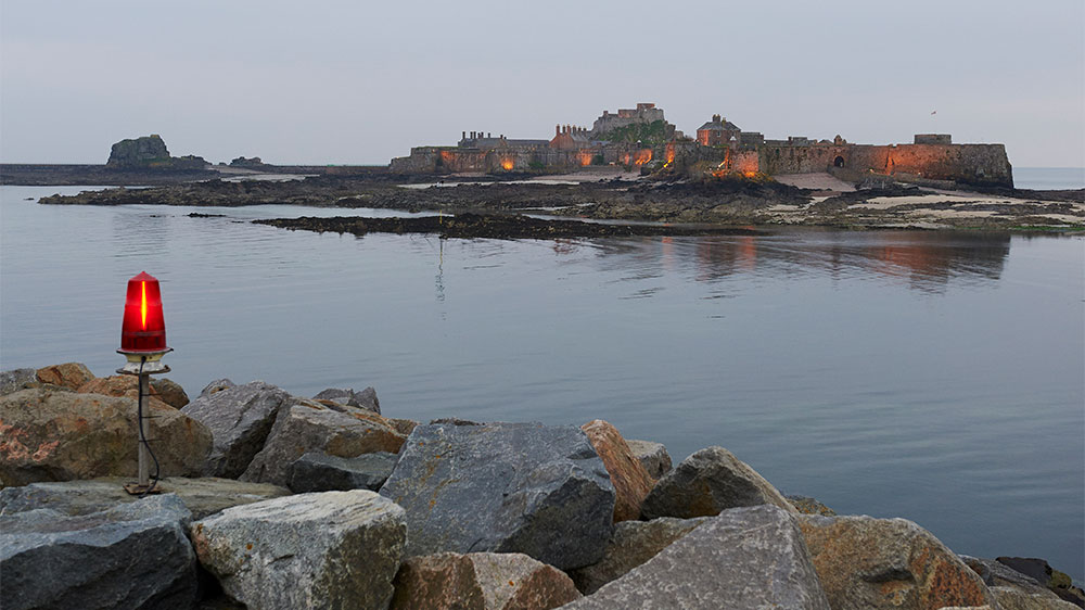 blauwasser_segeln_charter_nordbretagne_kanalinseln_insel_jersey_st_helier_elisabeth_castle