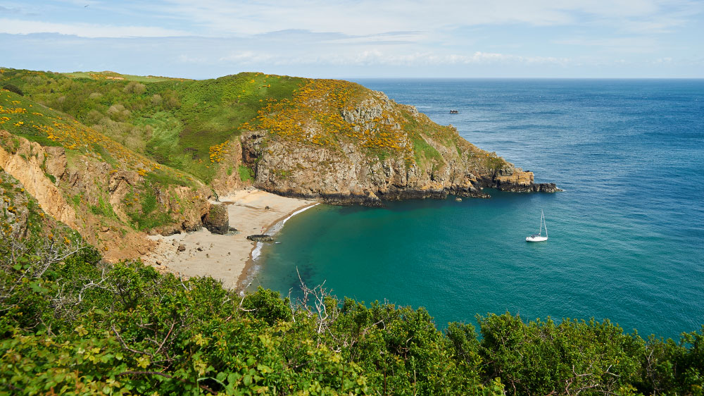 blauwasser_segeln_charter_nordbretagne_kanalinseln_insel_sark_dixcard_bay_yacht