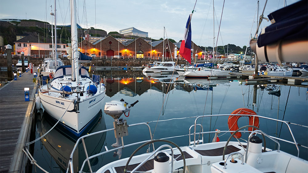 blauwasser_segeln_charter_nordbretagne_kanalinseln_st_helier_marina_insel_jersey