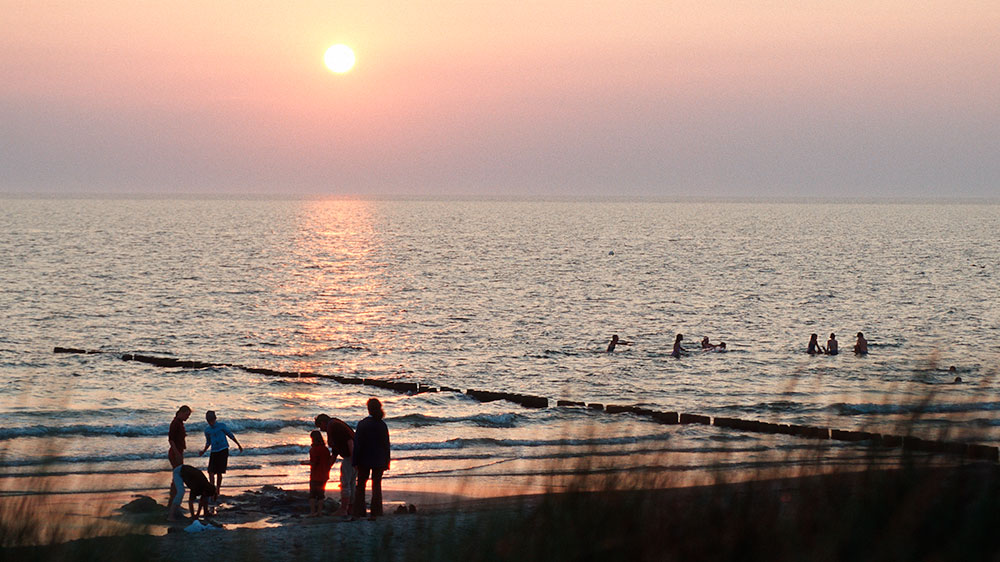blauwasser_segeln_charter_ostsee_deutschland_mecklenburg_vorpommern_hiddensee_strand_sonnenuntergang_baden