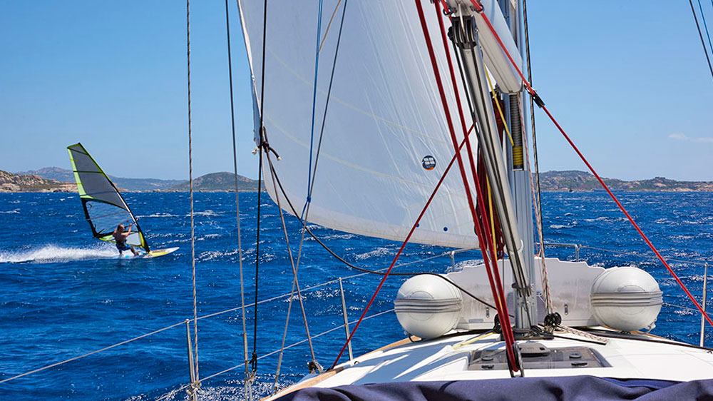 blauwasser_segeln_charter_sardinien_segeln_vorm_wind