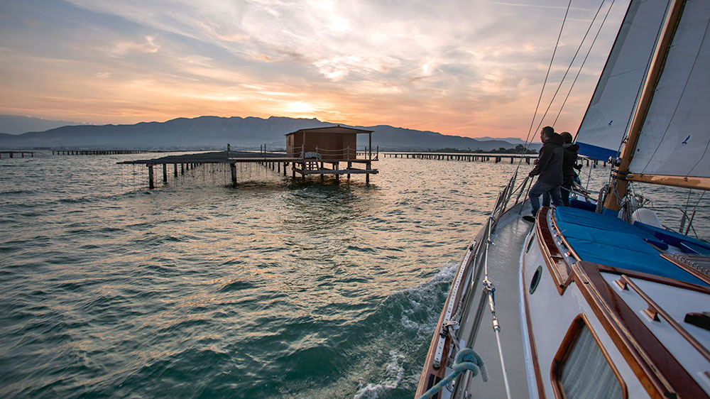 blauwasser_segeln_charter_spanien_ebro_delta_fischzuchtanlage