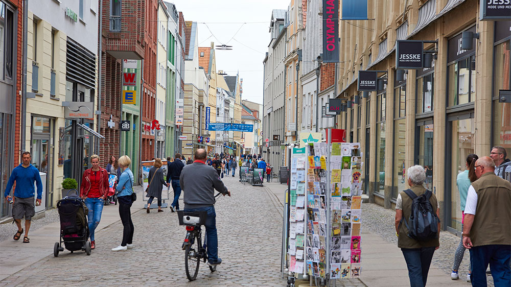 blauwasser_segeln_rund_ruegen_tipps_stralsund_einkaufsstrasse