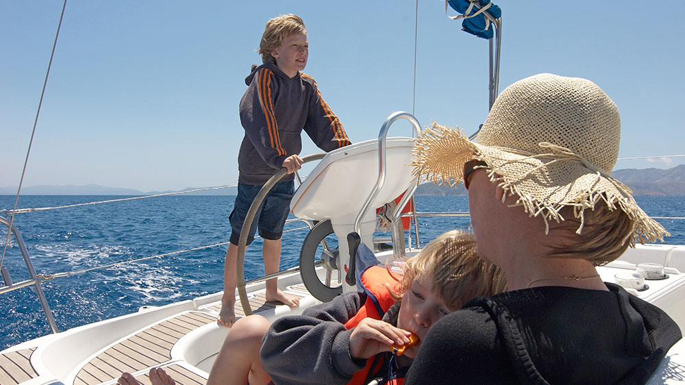 blauwasser_segelreise_charterreise_mit_Kindern_rudergehen