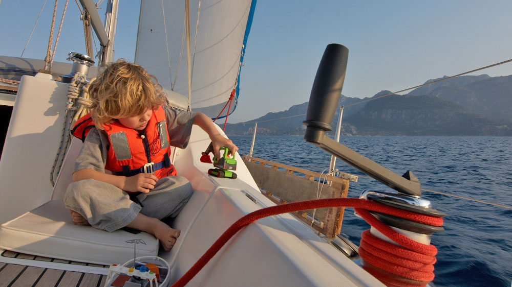 blauwasser_segelreise_charterreise_mit_Kindern_spielen