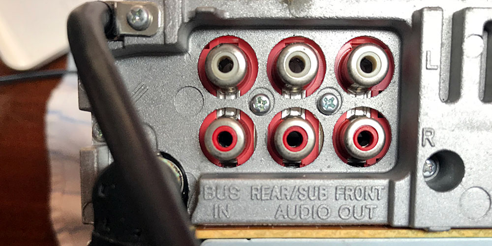 blauwasser_soundanbord_autoradio_subwoofer