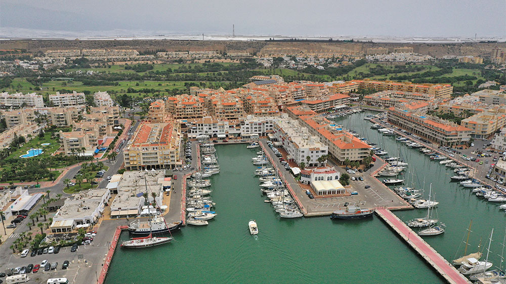 blauwasser_spanien_mittelmeer_costa_sol_blanca_hafen_funktional