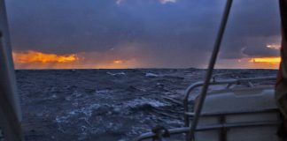 Vorbereitung auf und Umgang mit Squalls auf Ozeanpassagen