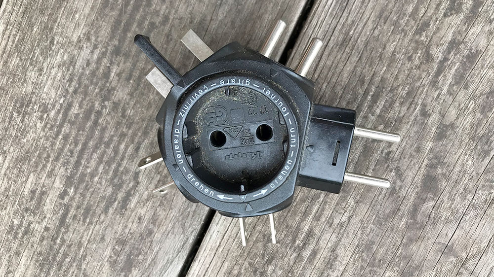 blauwasser_stromadapter_an_bord_adapter_reiseadapter