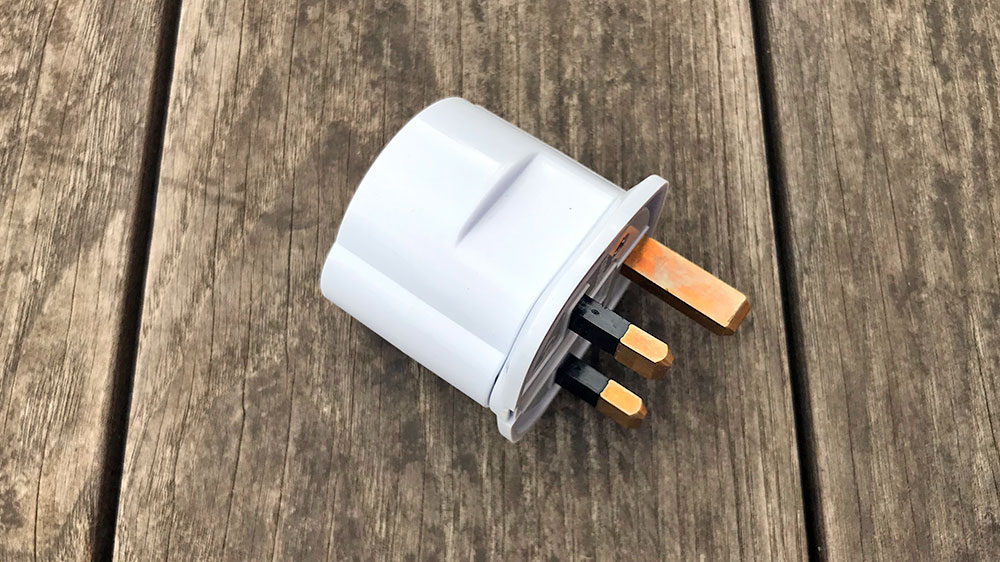 blauwasser_stromadapter_an_bord_adapter_reiseadapter_mit_schutzleiter