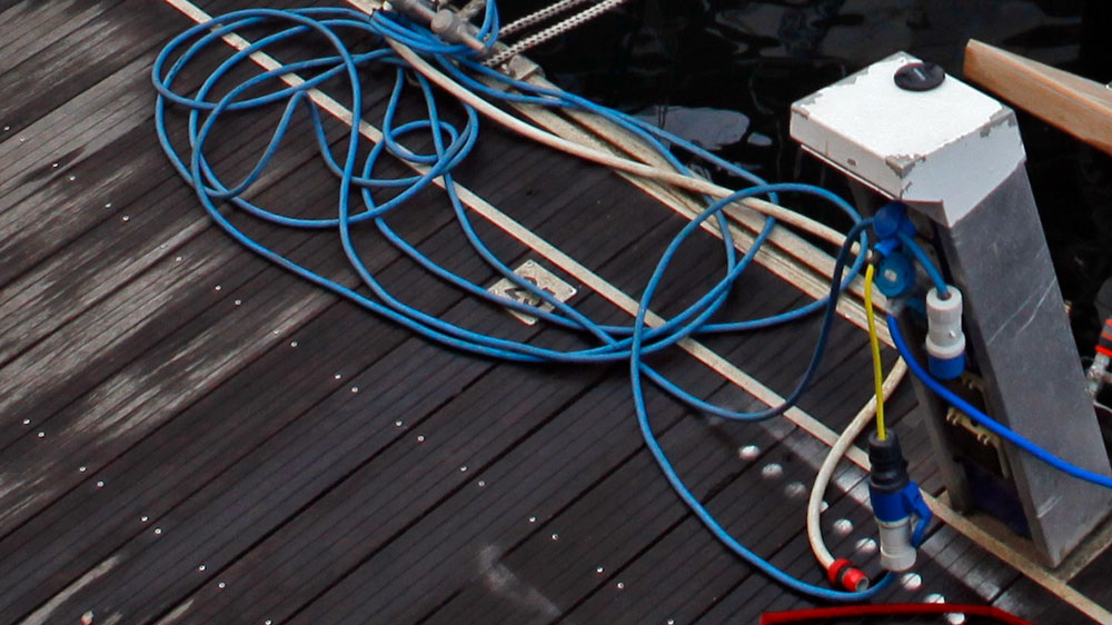 blauwasser_stromadapter_an_bord_cee_stecker_16_32