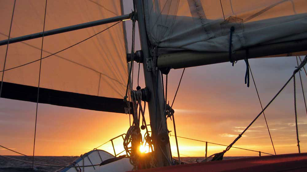 blauwasser_toernplanung_weltweit_ozeanueberquerung_sonnenuntergang