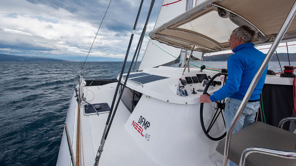 blauwasser_trimaran_neel_test_fahrbericht_charter_schiffstechnik