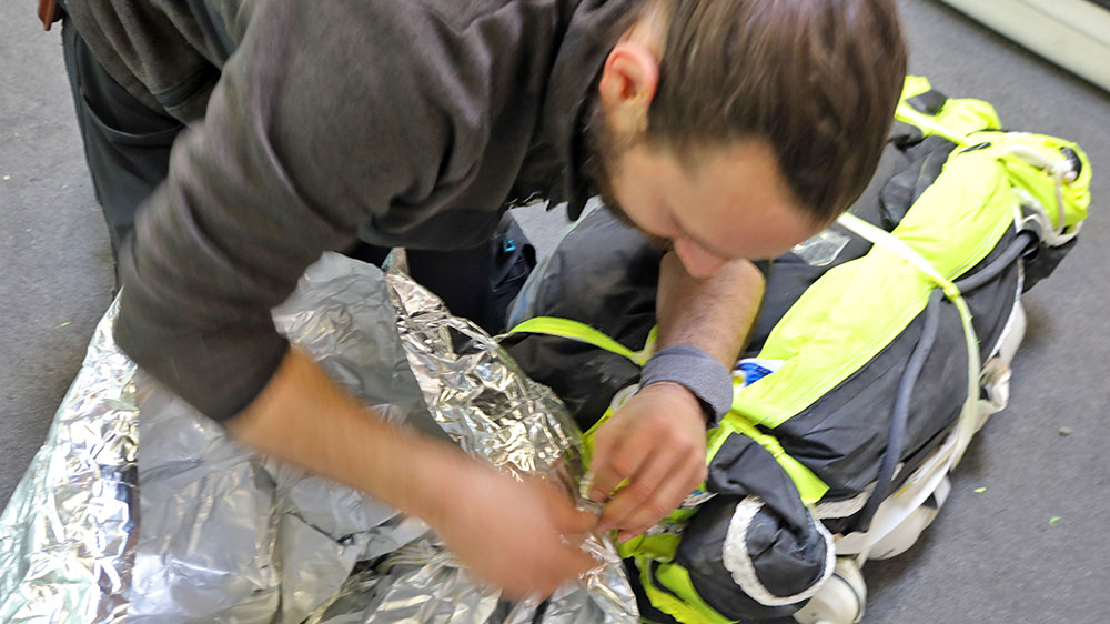 blauwasser_wartung_rettungsinsel_schritte_zuendung