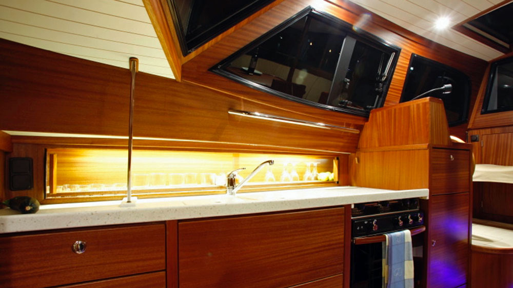 blauwasser_yacht_beleuchtung_leuchtschrank