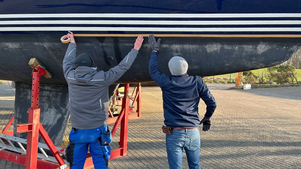 blauwasser_yacht_refit_polieren_rumpf_anleitung_abkleben