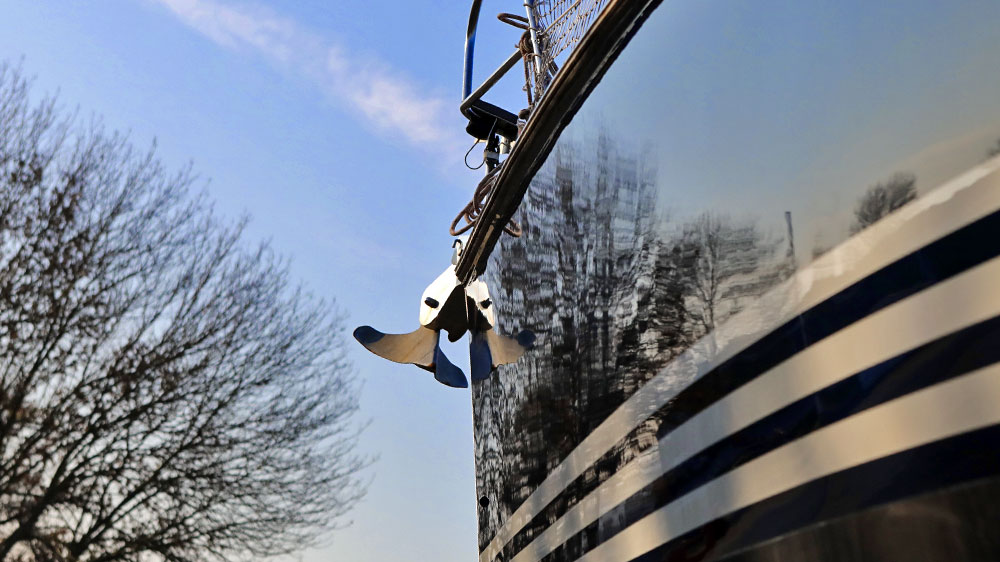 blauwasser_yacht_refit_polieren_rumpf_anleitung_fertig