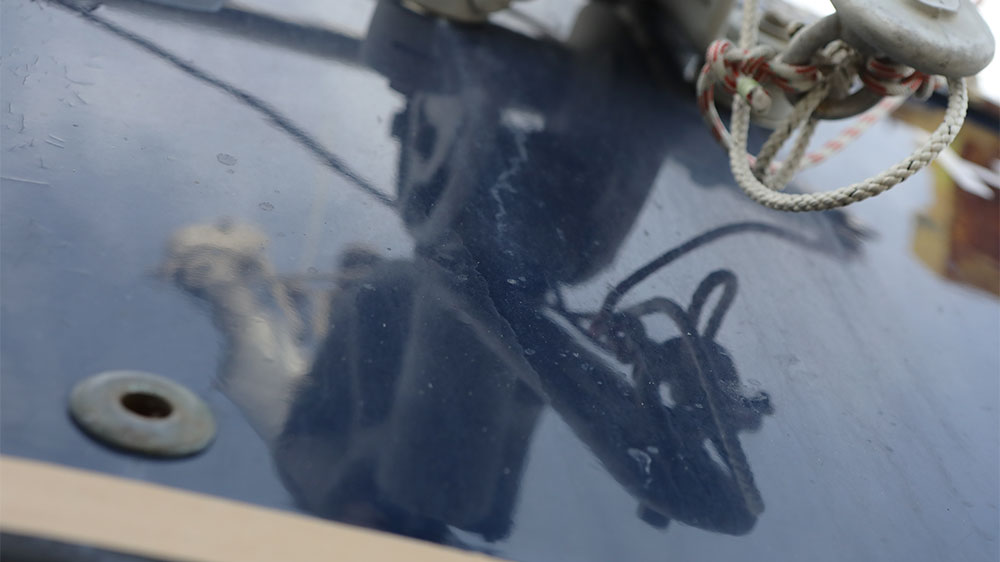 blauwasser_yacht_refit_polieren_rumpf_anleitung_vorher