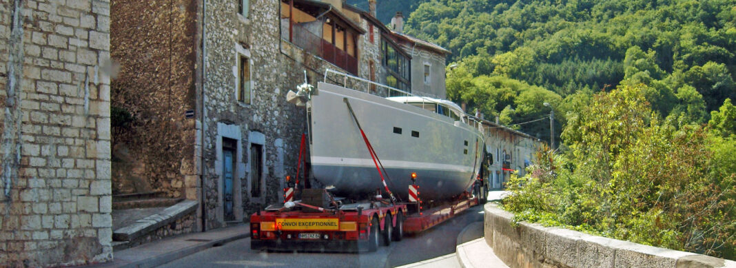 blauwasser_yacht_transport_strasse_lkw_header