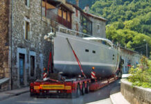 Schiffsüberführung: Tipps und Infos zum Yachttransport per Spedition