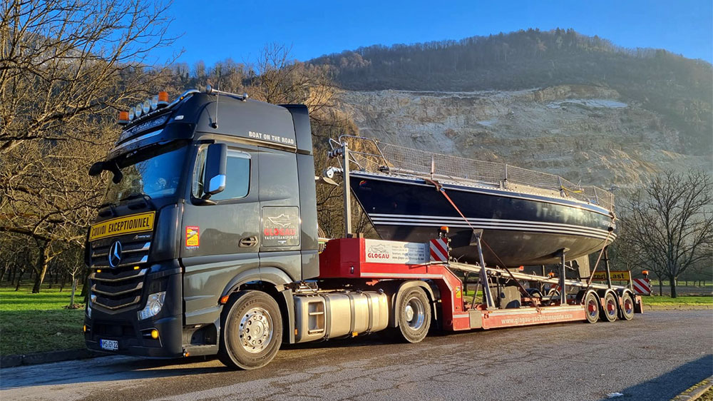 blauwasser_yacht_transport_strasse_lkw_hippopotamus