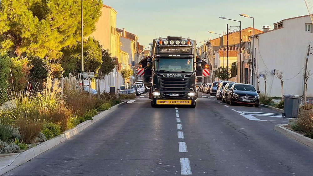 blauwasser_yacht_transport_strasse_lkw_landstrasse