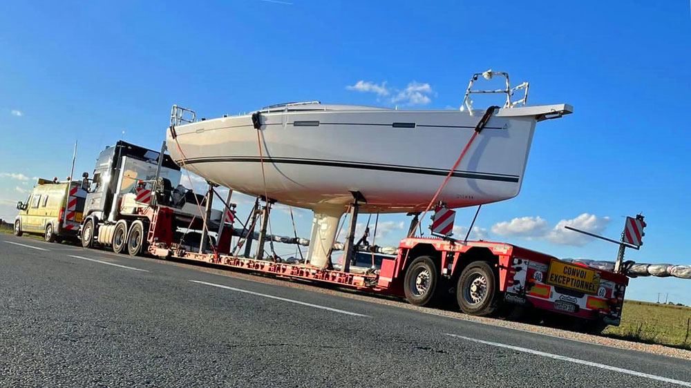 blauwasser_yacht_transport_strasse_lkw_masse