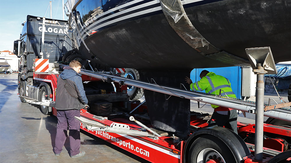 blauwasser_yacht_transport_strasse_lkw_mast