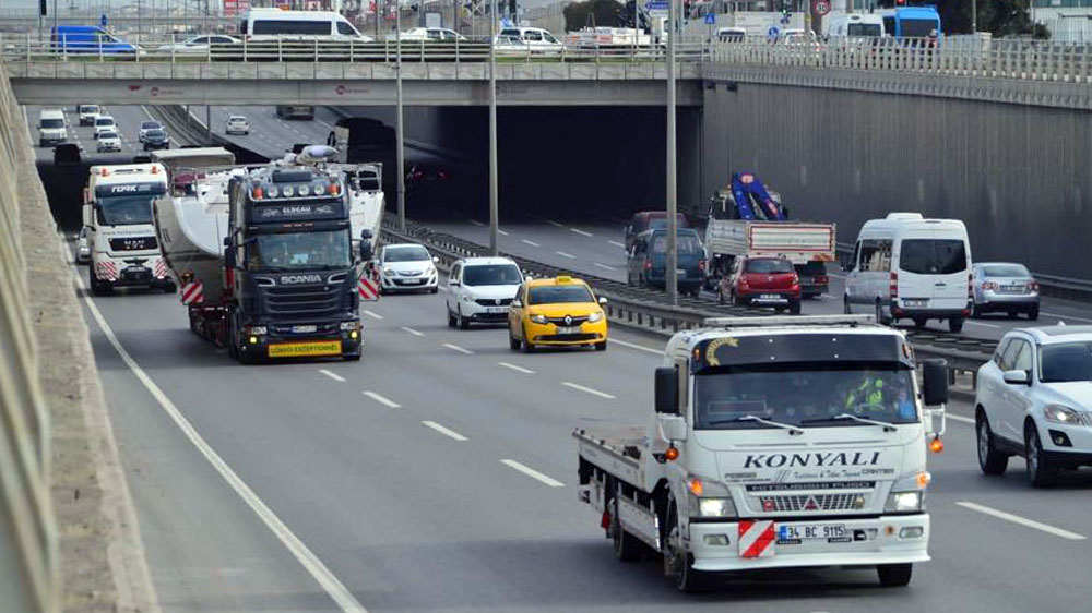 blauwasser_yacht_transport_strasse_lkw_spuren