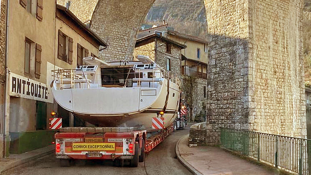 blauwasser_yacht_transport_strasse_lkw_wege