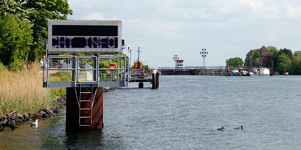 infoanzeige-kiel-holtenau-nord-ostsee-kanal